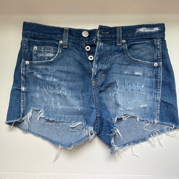 AMO shorts - Picture 1 of 3